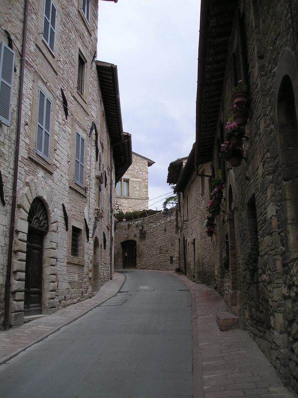 Streets of Assisi (large)