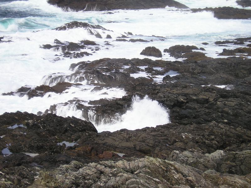 Ocean and rocks (large)