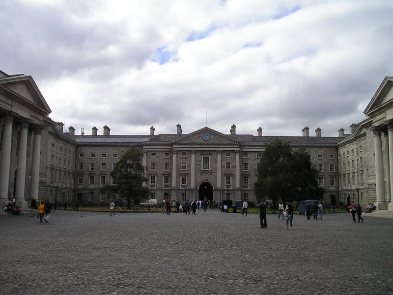 Trinity College courtyard (large)