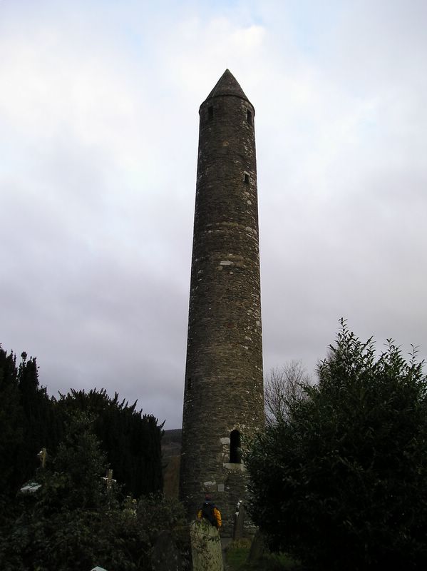 10th-century round tower (large)