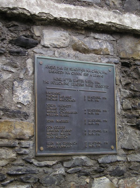Plaque honouring leaders of Easter Rising (large)