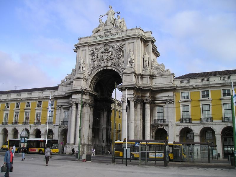 Arch on Praça do Comércio (large)