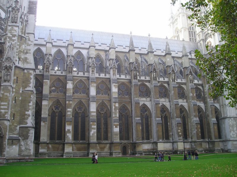 The side of Westminister Abbey (large)