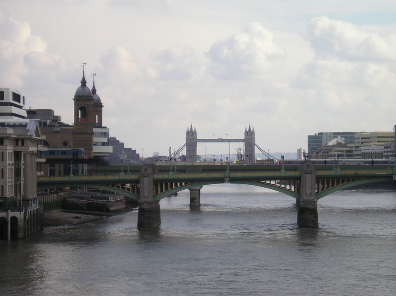 River Thames and bridges (large)