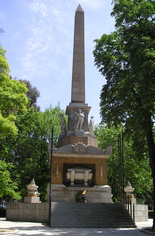 Obelisco a los Mártires del 2 de Mayo (large)