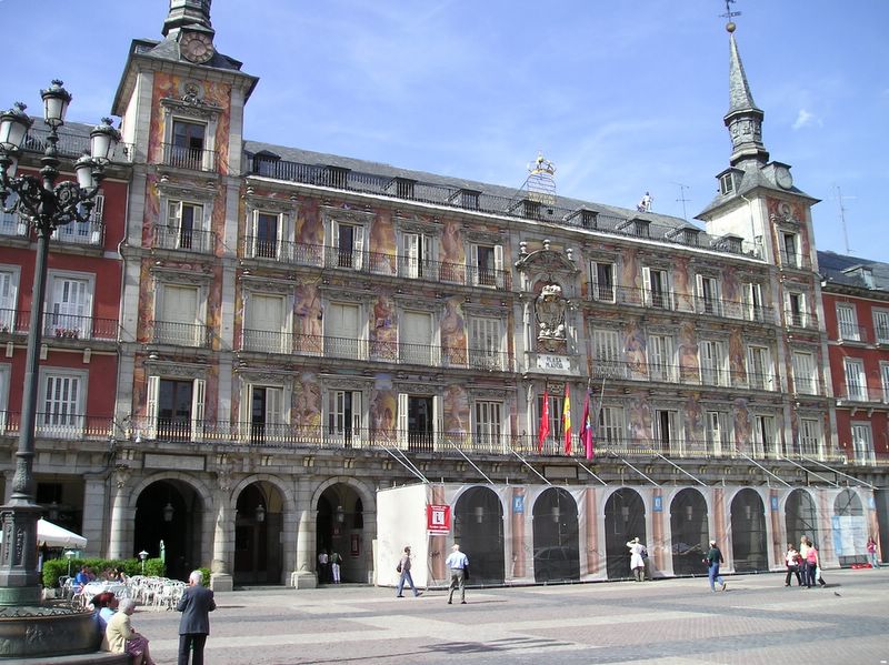 Building on Plaza Mayor (large)