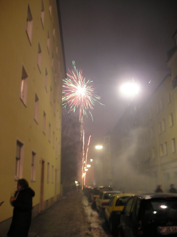 Fireworks in München at midnight (large)