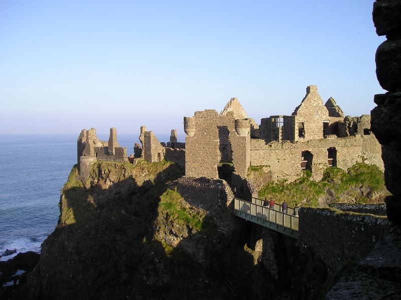 Dunluce Castle on the outcropping (large)