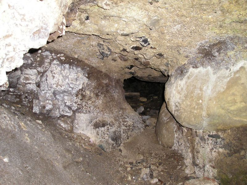 Hidden shaft in Dunluce (large)