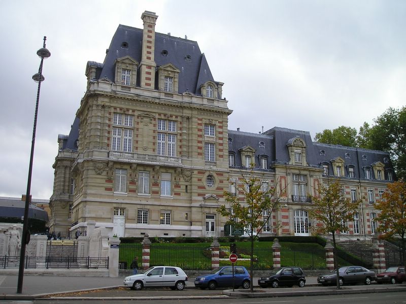 Hôtel de Ville in Versailles (large)