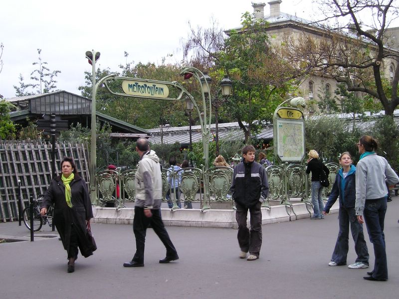 Cité Metro Station (large)