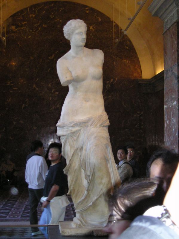 Aphrodite of Melos in Louvre (large)