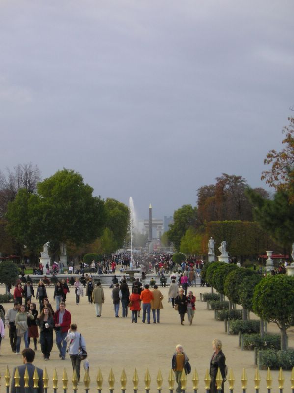 Jardin des Tuileries towards Champs-Élysées (large)