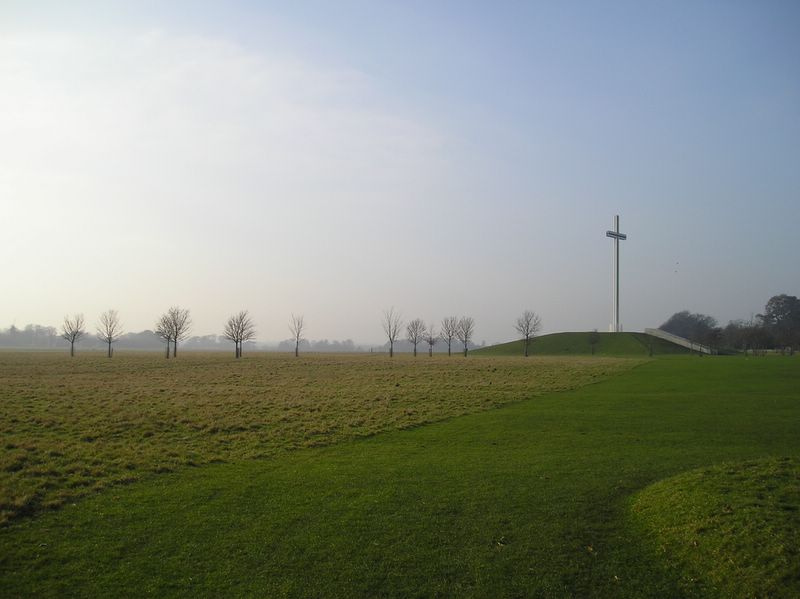 Papal Cross in the park (large)