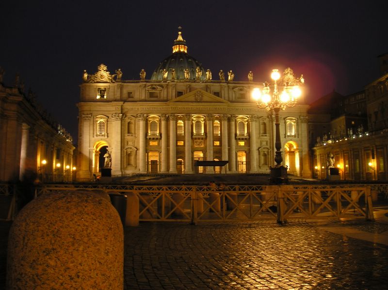Basilica di San Pietro at night (large)