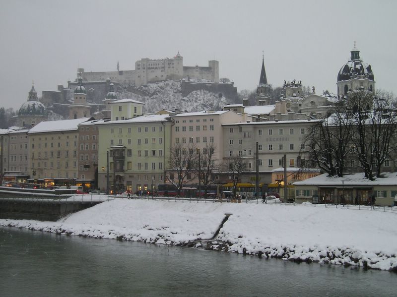 Across the Salzach and the Altstadt (large)