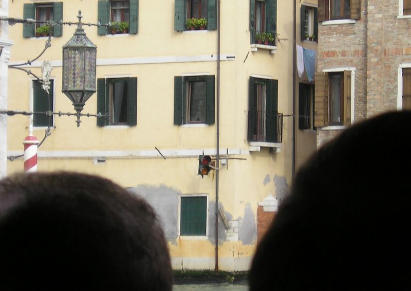 A stoplight in Venice (large)
