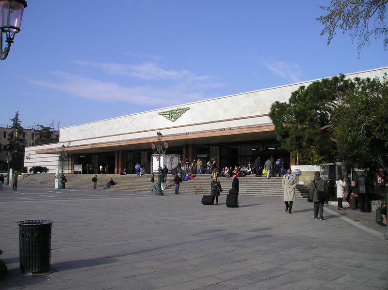 Stazione Ferroviaría Santa Lucia (large)