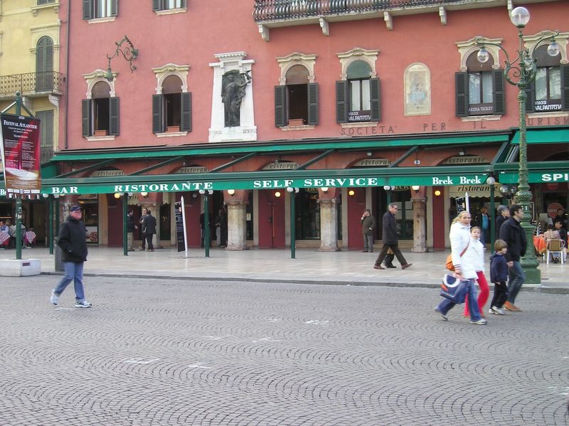 Storefronts in Verona (large)